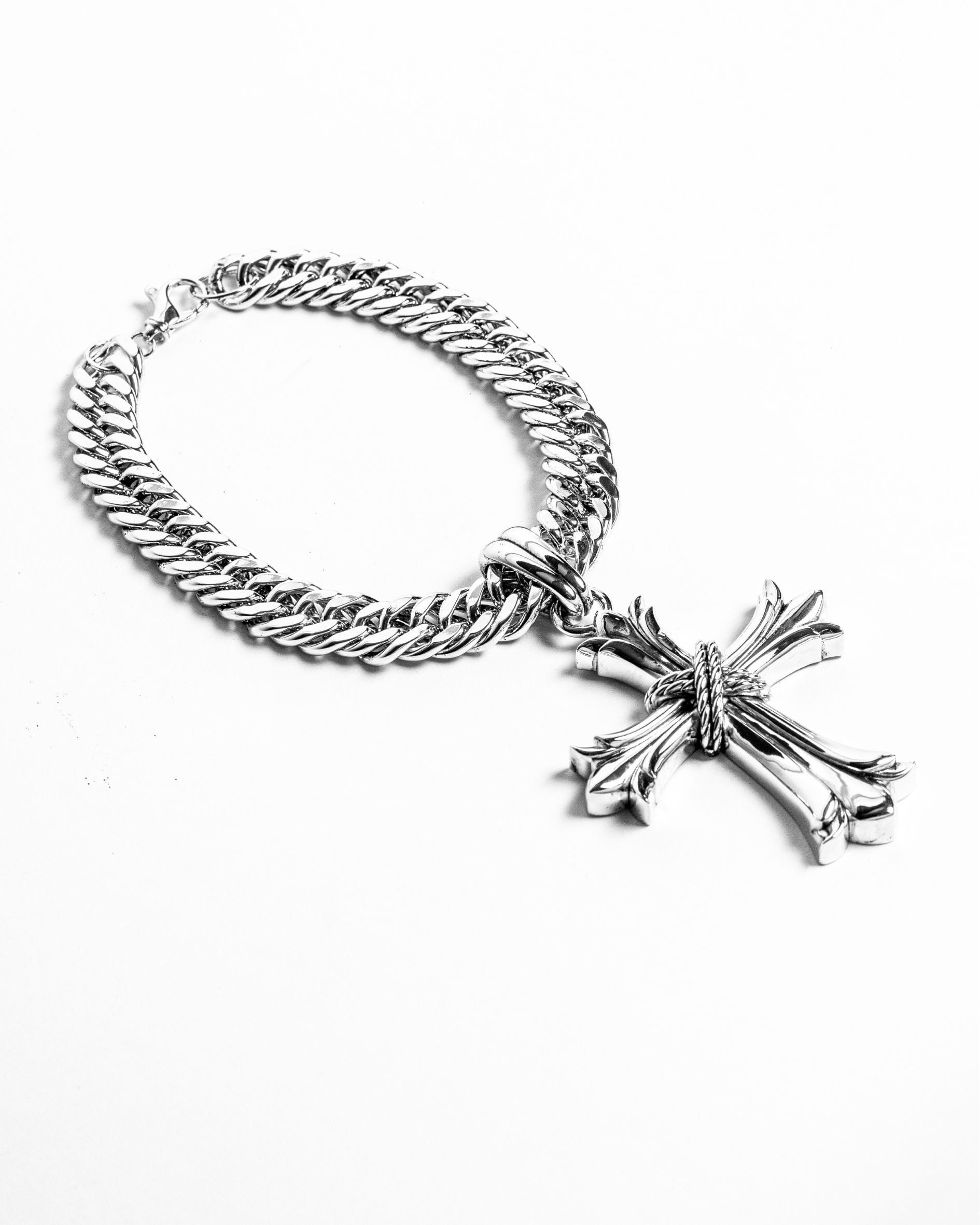 V316 Cuban Cross Choker
