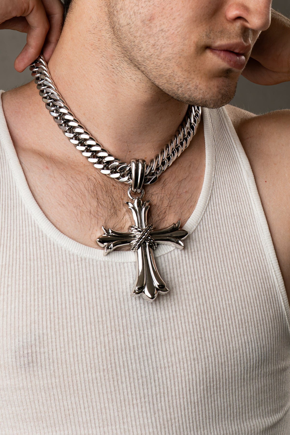 V316 Cuban Cross Choker
